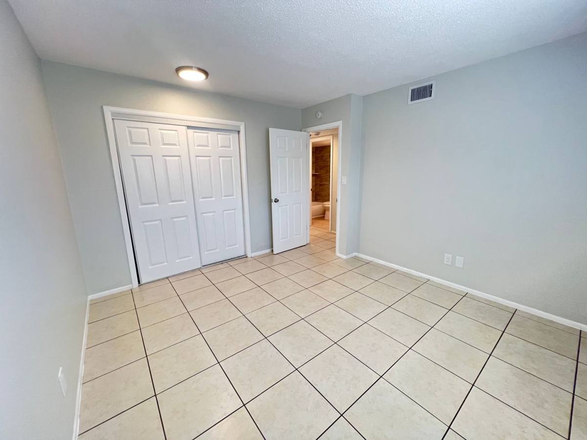 Apartment for rent at 2055 Arlington St, Sarasota, FL 34239