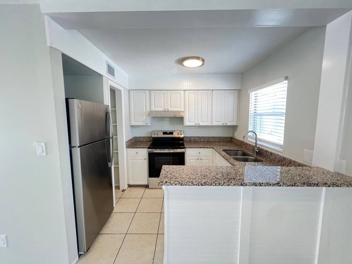 Apartment for rent at 2055 Arlington St, Sarasota, FL 34239