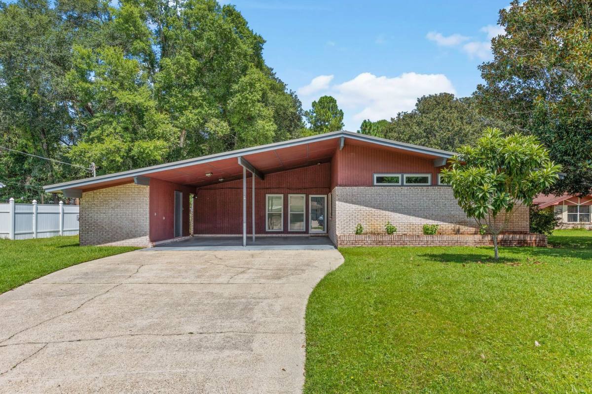 House for rent at 111 McEwen Dr, Niceville, FL 32578
