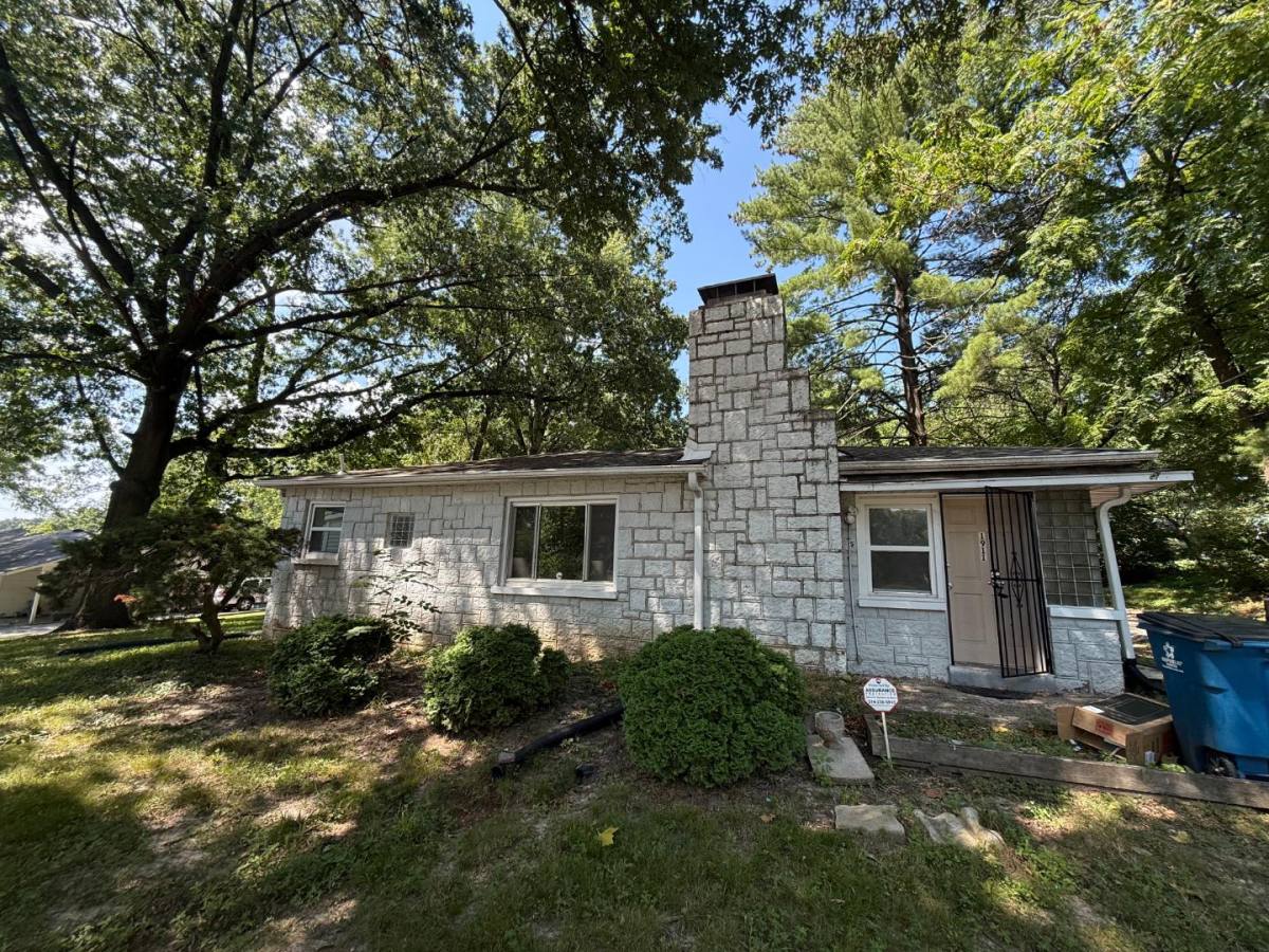 House for rent at 1911 Redman Rd, Saint Louis, MO 63138