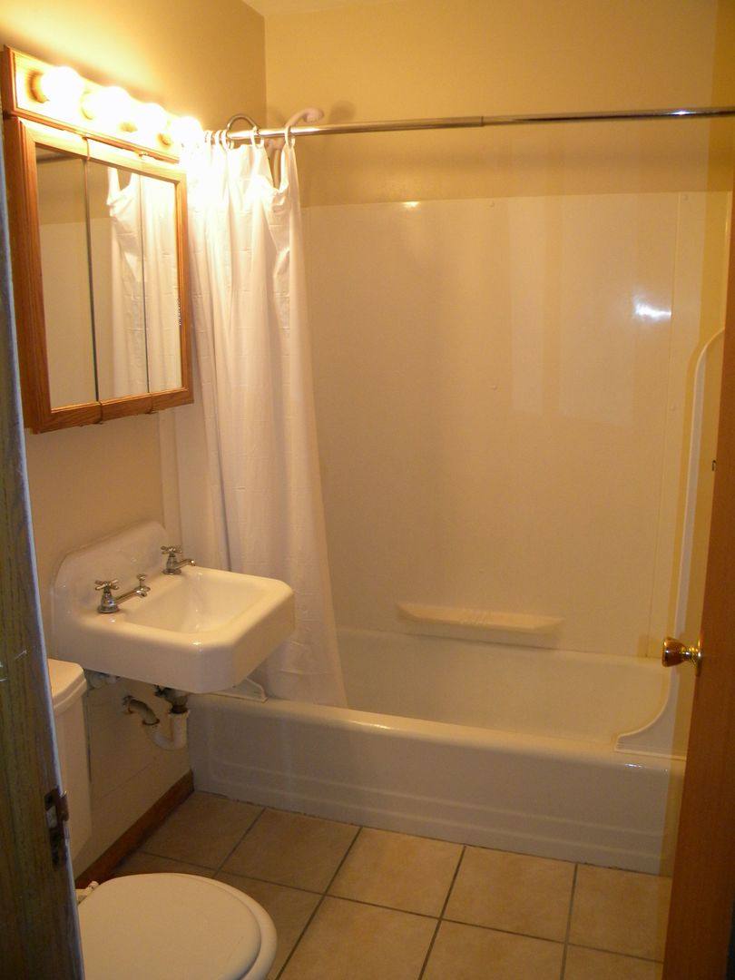 Apartment for rent at 1846 Walnut St, Saint Paul, MN 55113