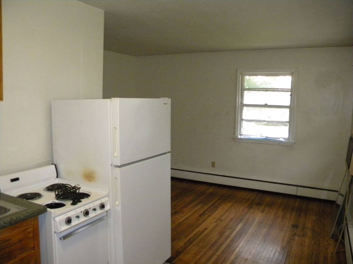 Apartment for rent at 1846 Walnut St, Saint Paul, MN 55113