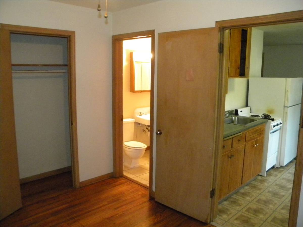 Apartment for rent at 1846 Walnut St, Saint Paul, MN 55113