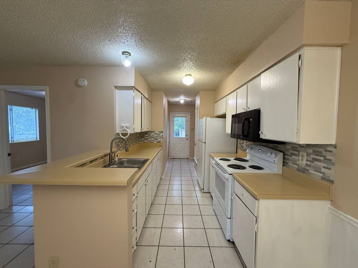 Apartment for rent at 11606 Castle Rock Court, Austin, TX 78750