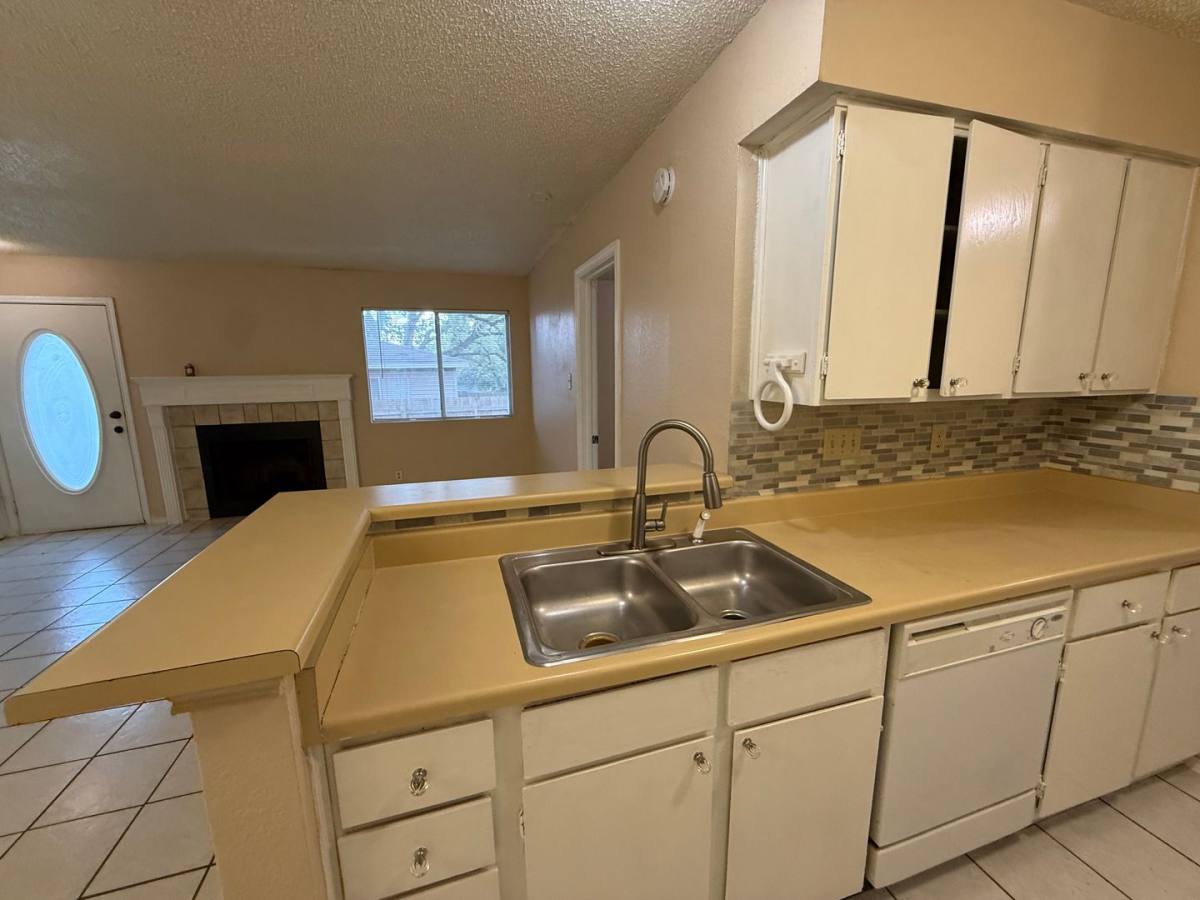 Apartment for rent at 11606 Castle Rock Court, Austin, TX 78750