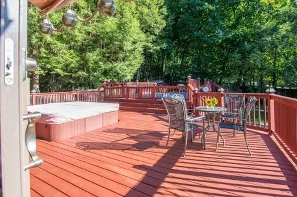 House for rent at 8 Snug Harbor Dr, Danbury, CT 06811
