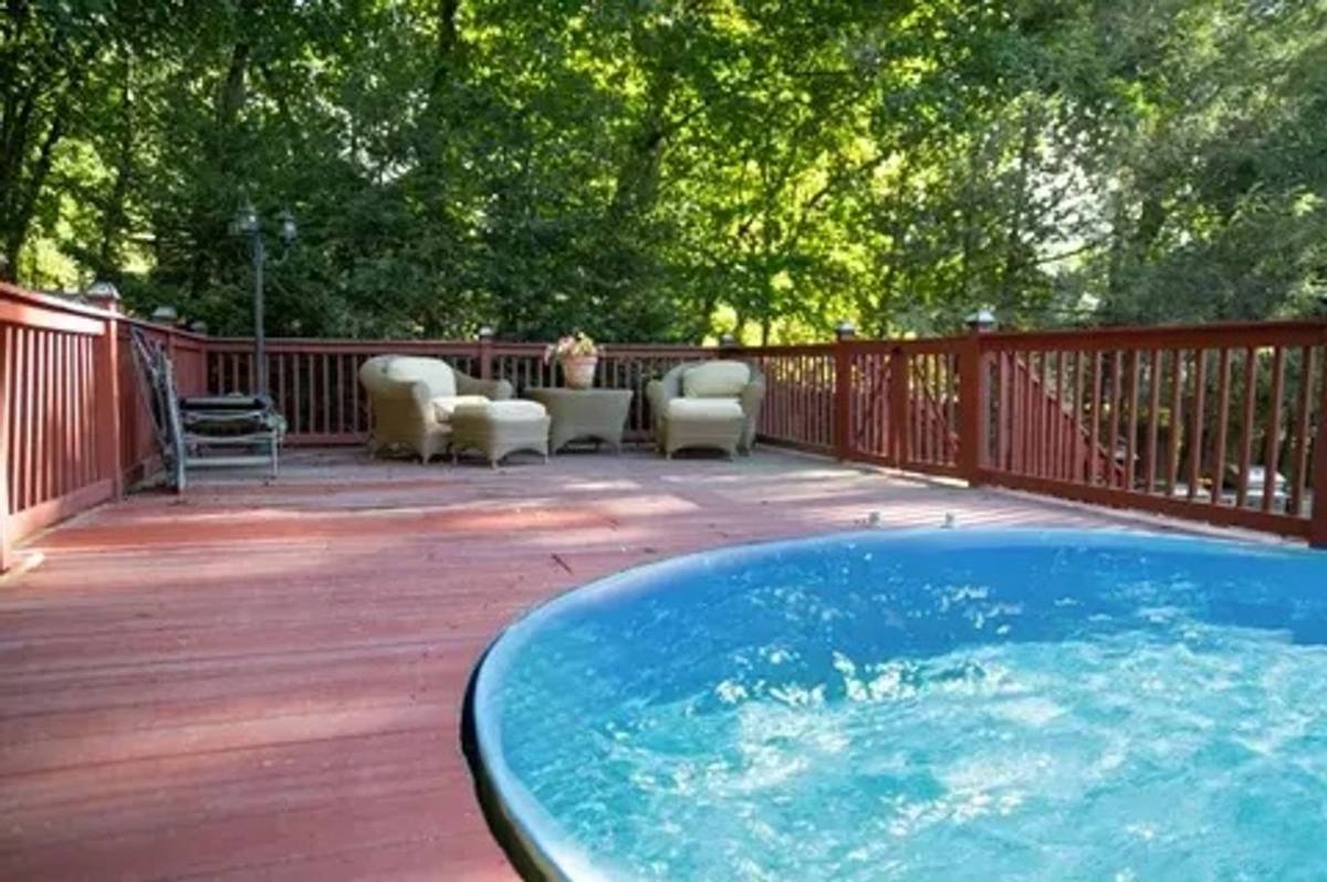 House for rent at 8 Snug Harbor Dr, Danbury, CT 06811