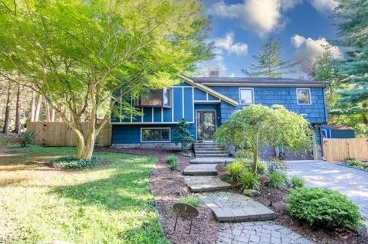 House for rent at 8 Snug Harbor Dr, Danbury, CT 06811