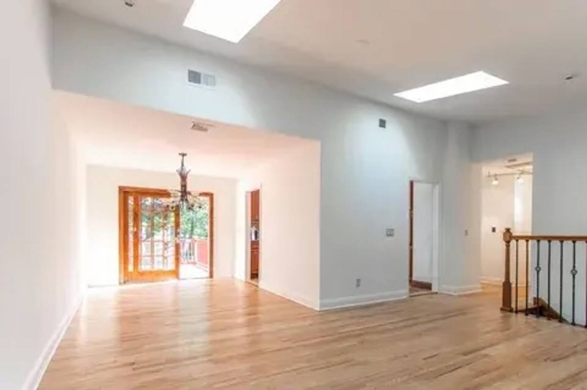 House for rent at 8 Snug Harbor Dr, Danbury, CT 06811