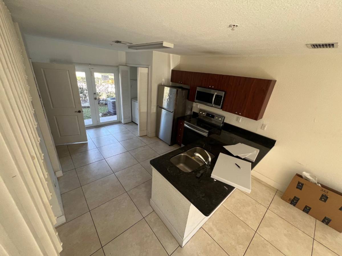 Townhouse for rent at 875 SW 7th St #115, Homestead, FL 33034