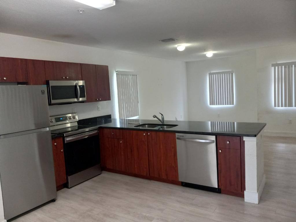 Townhouse for rent at 875 SW 7th St #115, Homestead, FL 33034