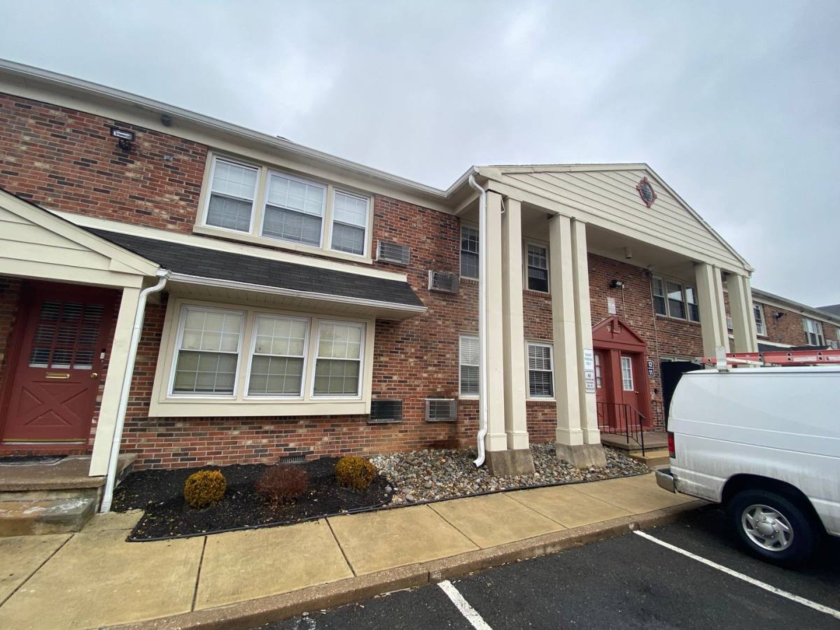 Townhouse for rent at 411 High St, Burlington, NJ 08016