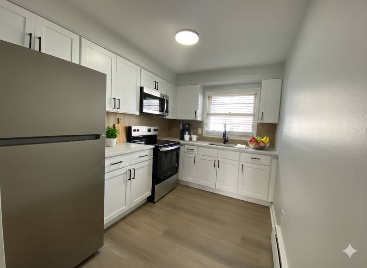 Townhouse for rent at 411 High St, Burlington, NJ 08016