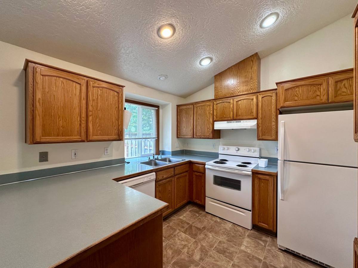 Apartment for rent at 2935 SW Charity Court, Troutdale, OR 97060