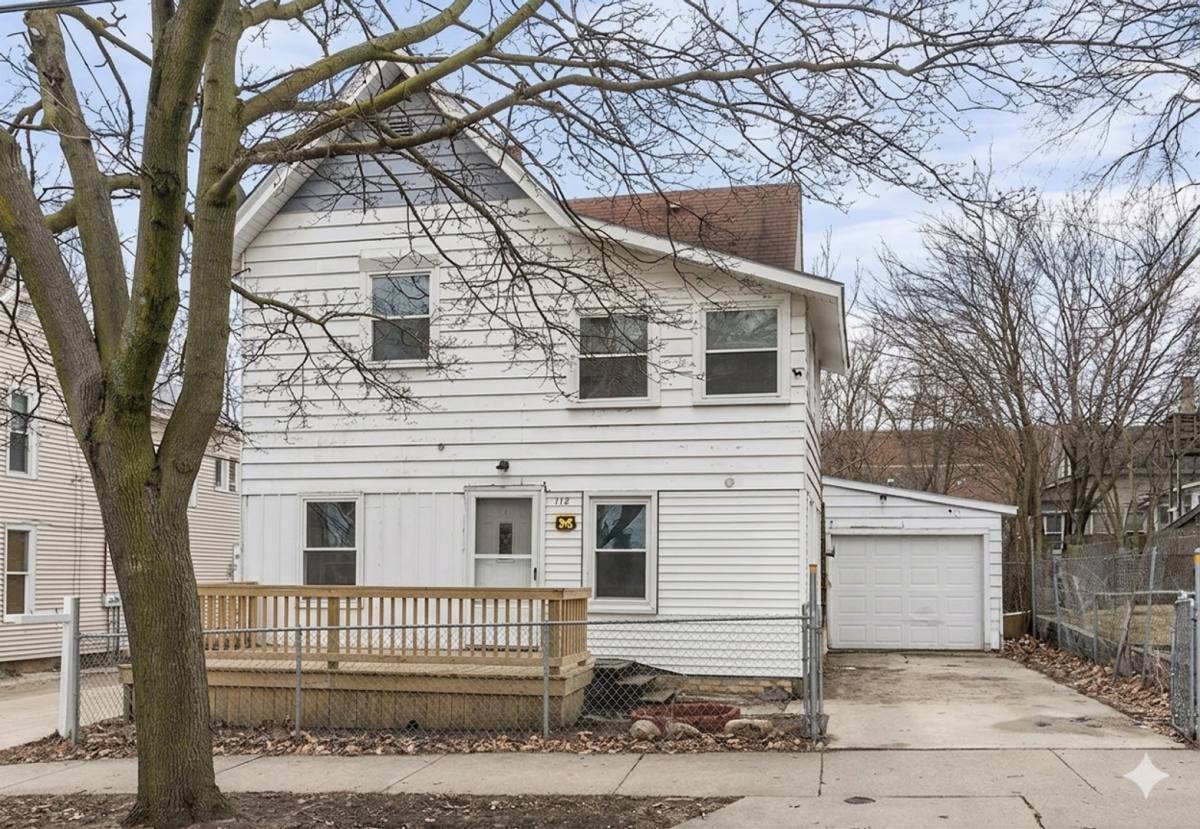 House for rent at 112 Fairbanks St NE, Grand Rapids, MI 49503