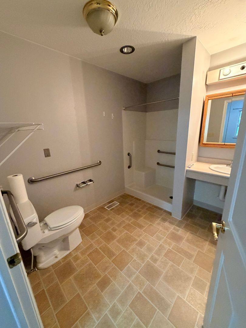 Apartment for rent at 431 Dakota St, Akron, IA 51001