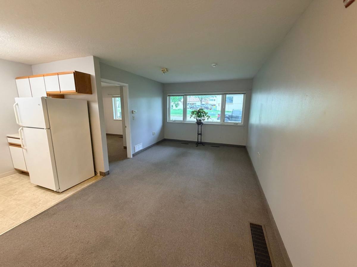 Apartment for rent at 431 Dakota St, Akron, IA 51001