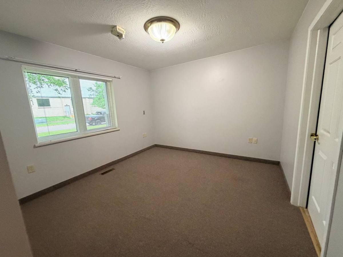 Apartment for rent at 431 Dakota St, Akron, IA 51001
