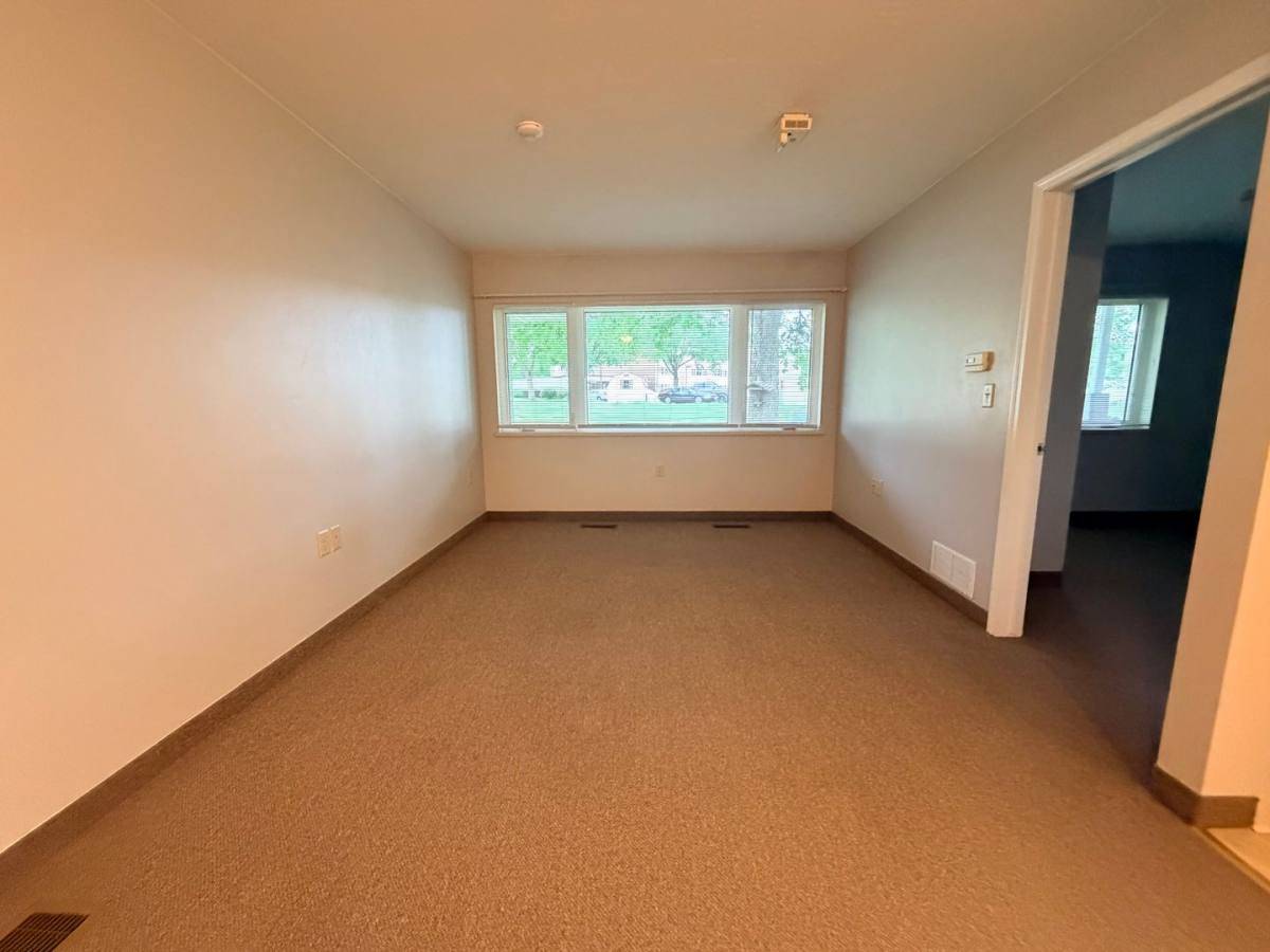 Apartment for rent at 431 Dakota St, Akron, IA 51001