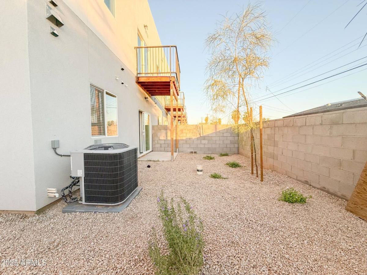 Apartment for rent at 2121 W Adams St, Phoenix, AZ 85009