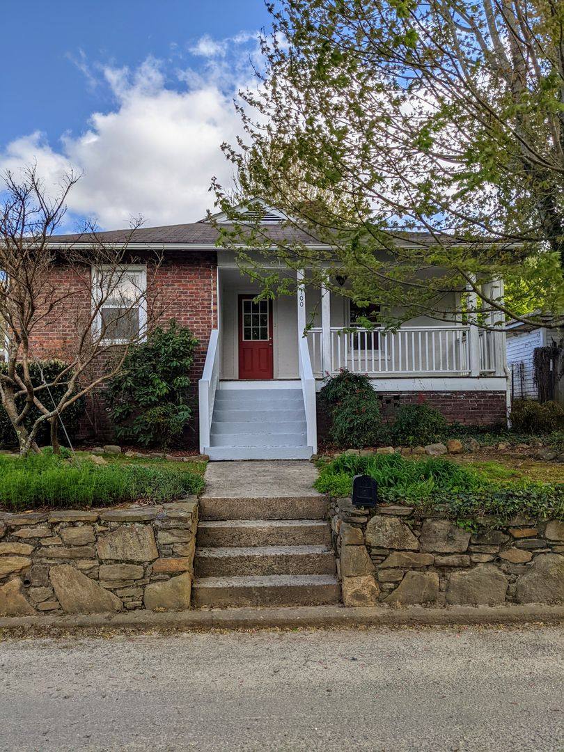 House for rent at 100 Gibbs St, Swannanoa, NC 28778