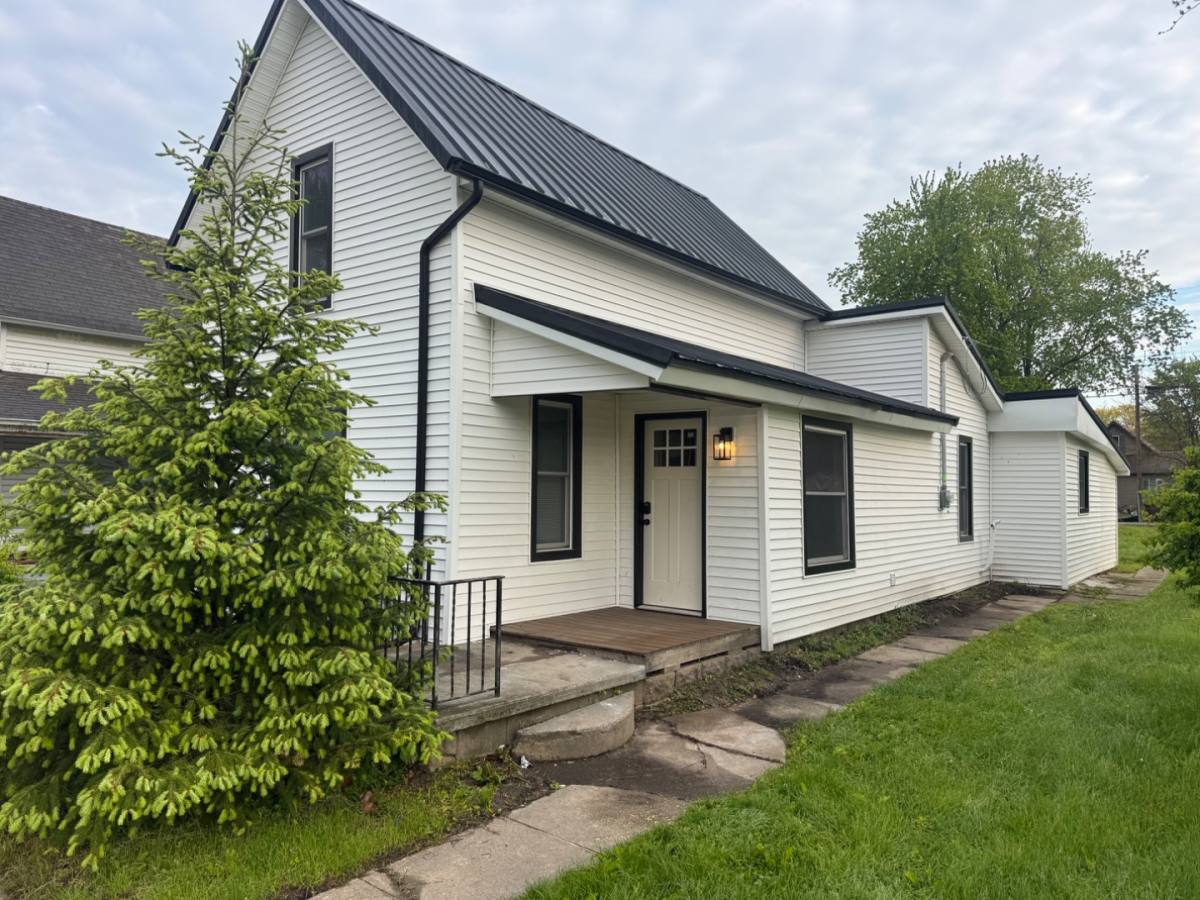 House for rent at 315 W Oakridge Ave, Goshen, IN 46528