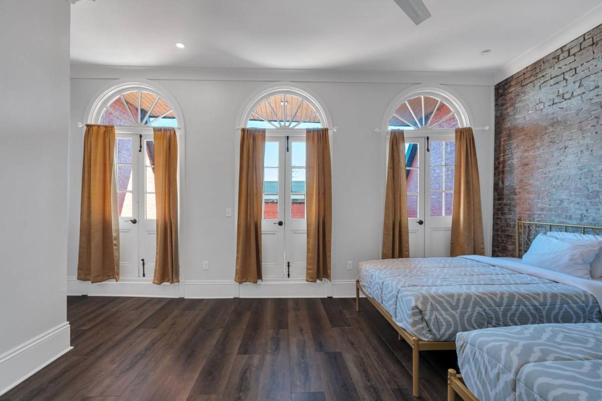 Townhouse for rent at 331 Decatur St #3A, New Orleans, LA 70130