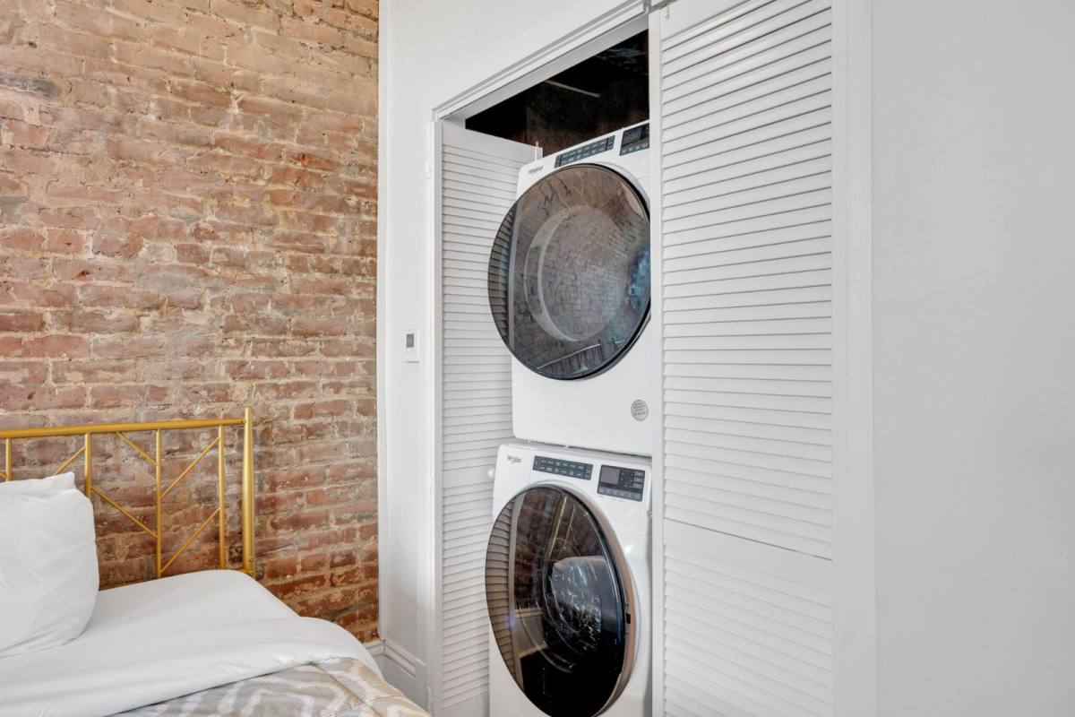 Townhouse for rent at 331 Decatur St #3A, New Orleans, LA 70130
