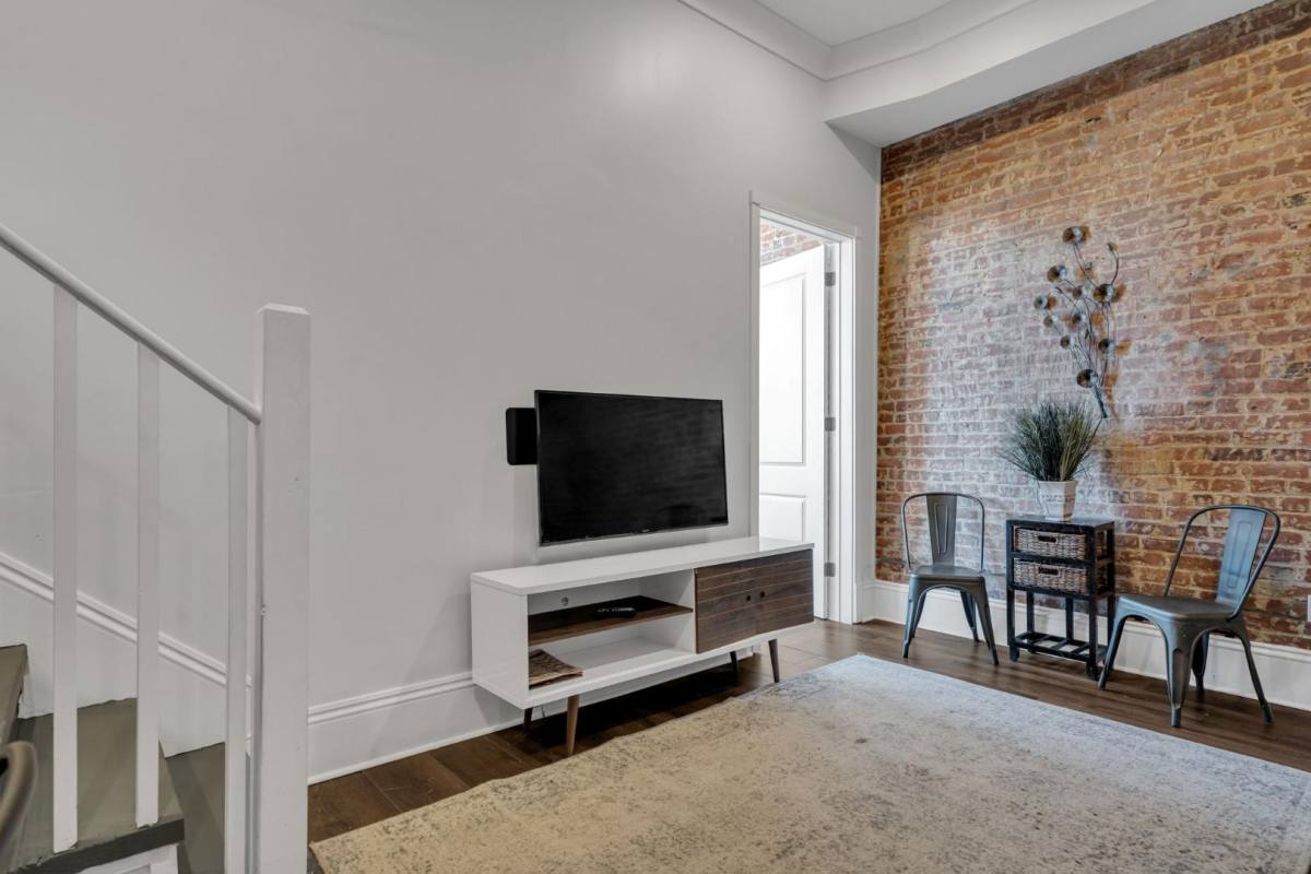 Townhouse for rent at 331 Decatur St #3A, New Orleans, LA 70130