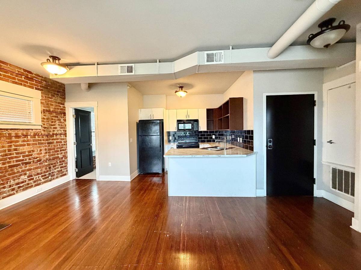 Apartment for rent at 1003 S 30th Ave #1, Omaha, NE 68105