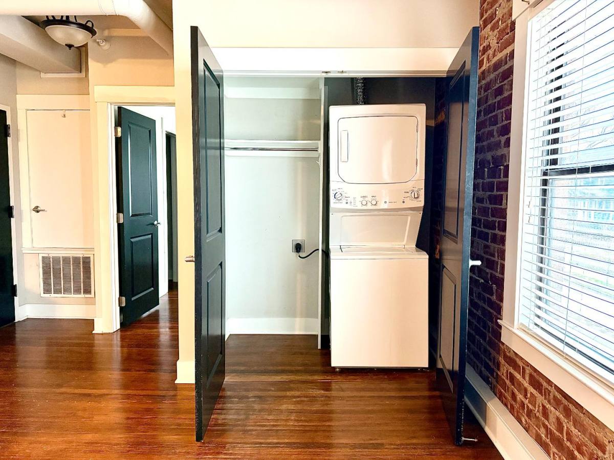 Apartment for rent at 1003 S 30th Ave #1, Omaha, NE 68105