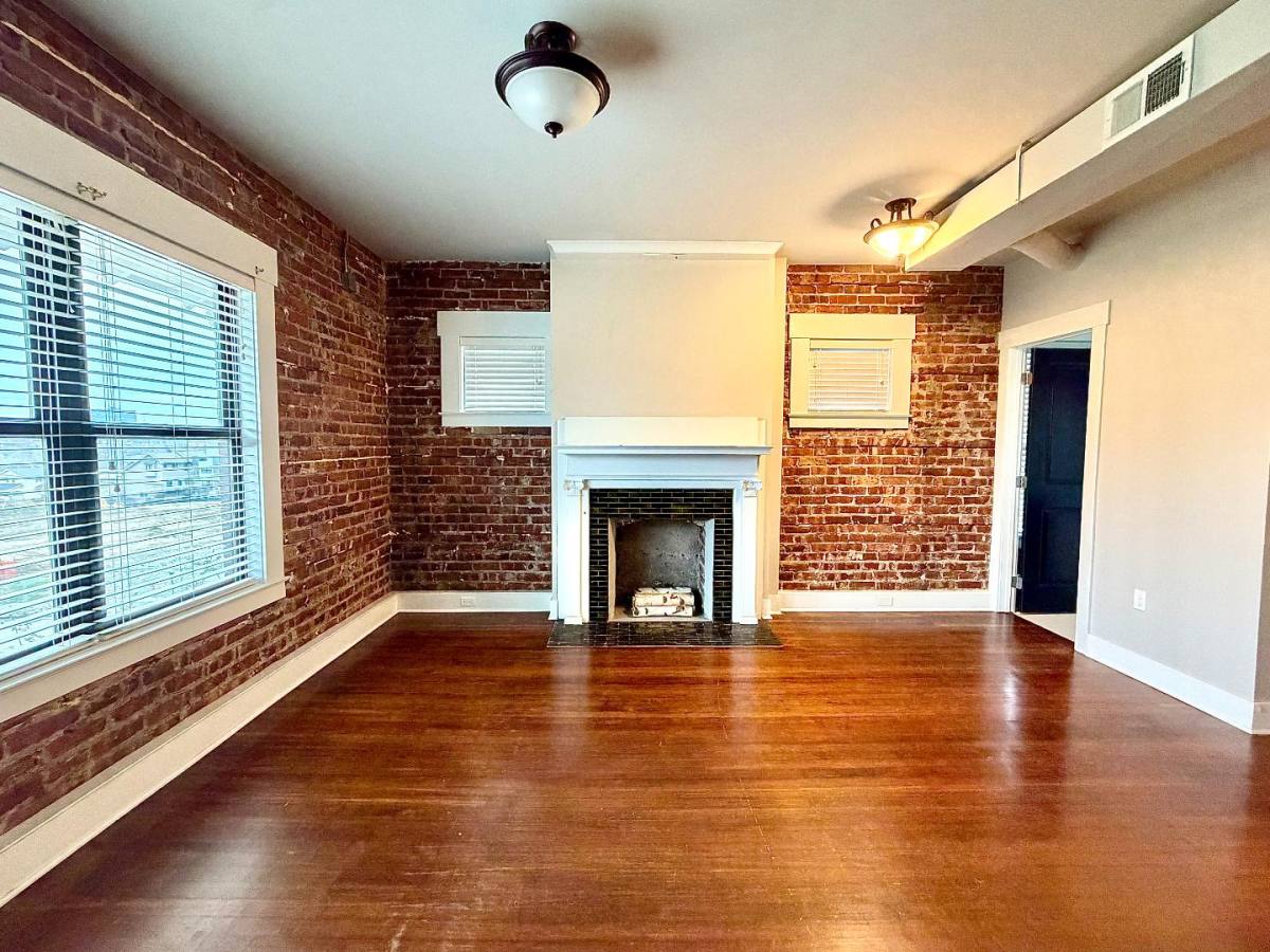 Apartment for rent at 1003 S 30th Ave #1, Omaha, NE 68105