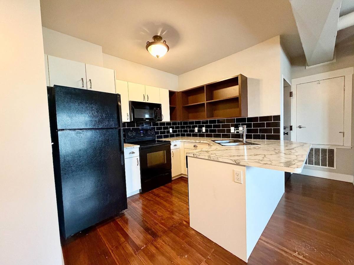 Apartment for rent at 1003 S 30th Ave #1, Omaha, NE 68105