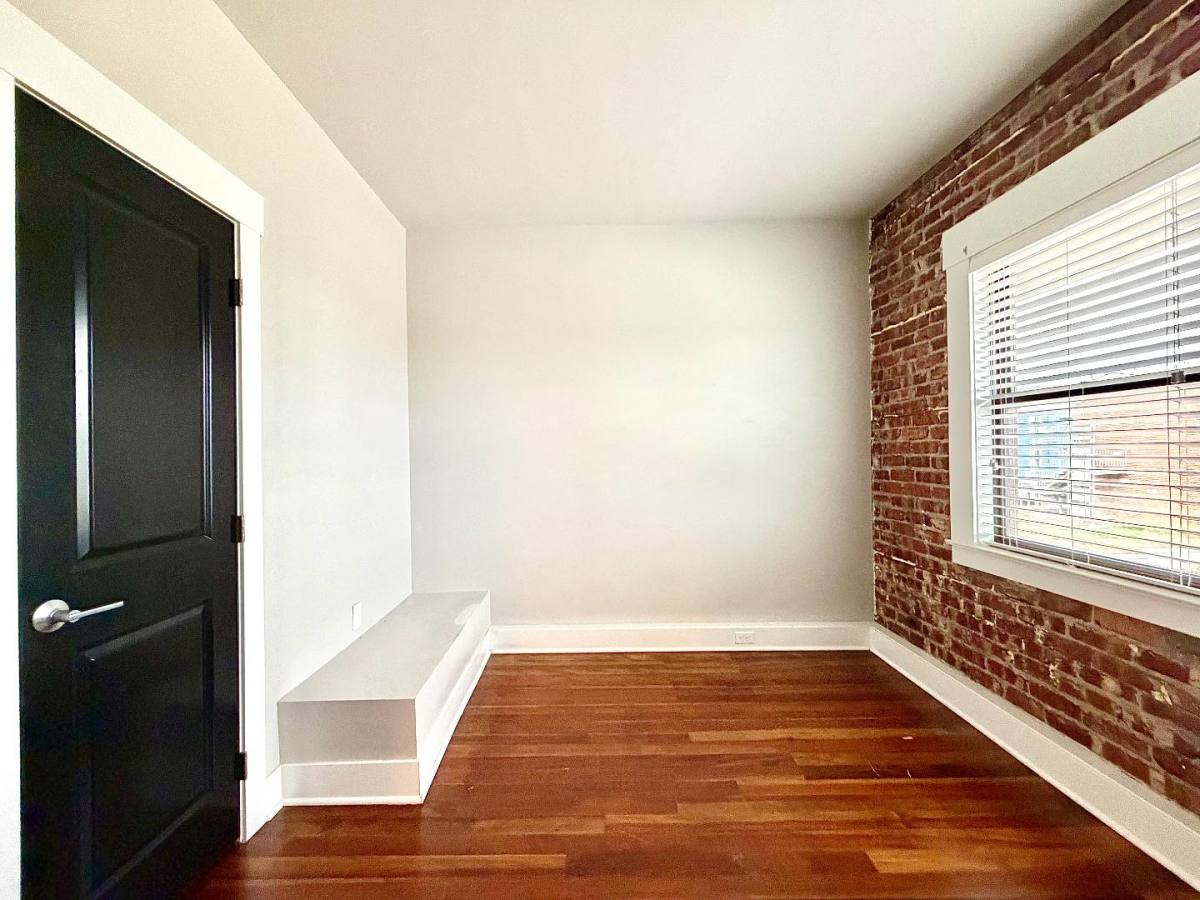 Apartment for rent at 1003 S 30th Ave #1, Omaha, NE 68105