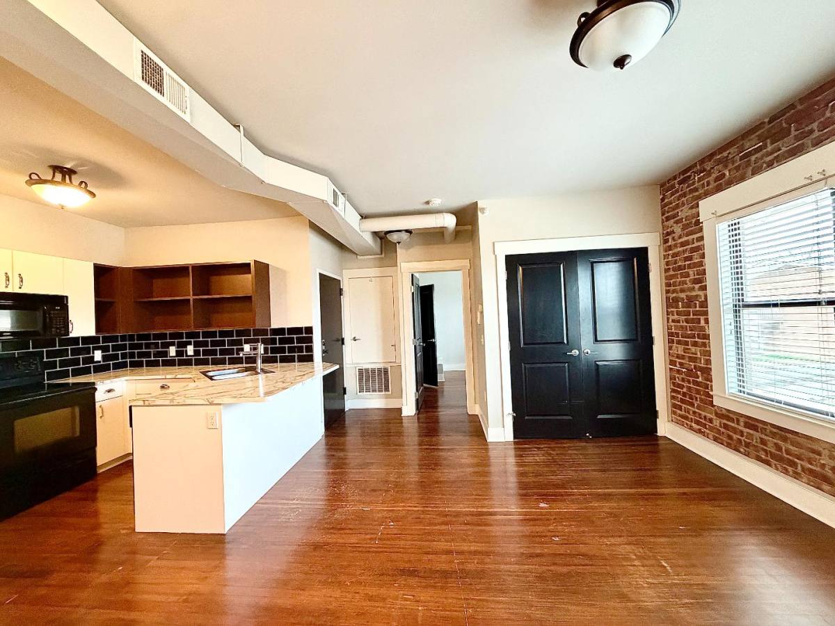 Apartment for rent at 1003 S 30th Ave #1, Omaha, NE 68105