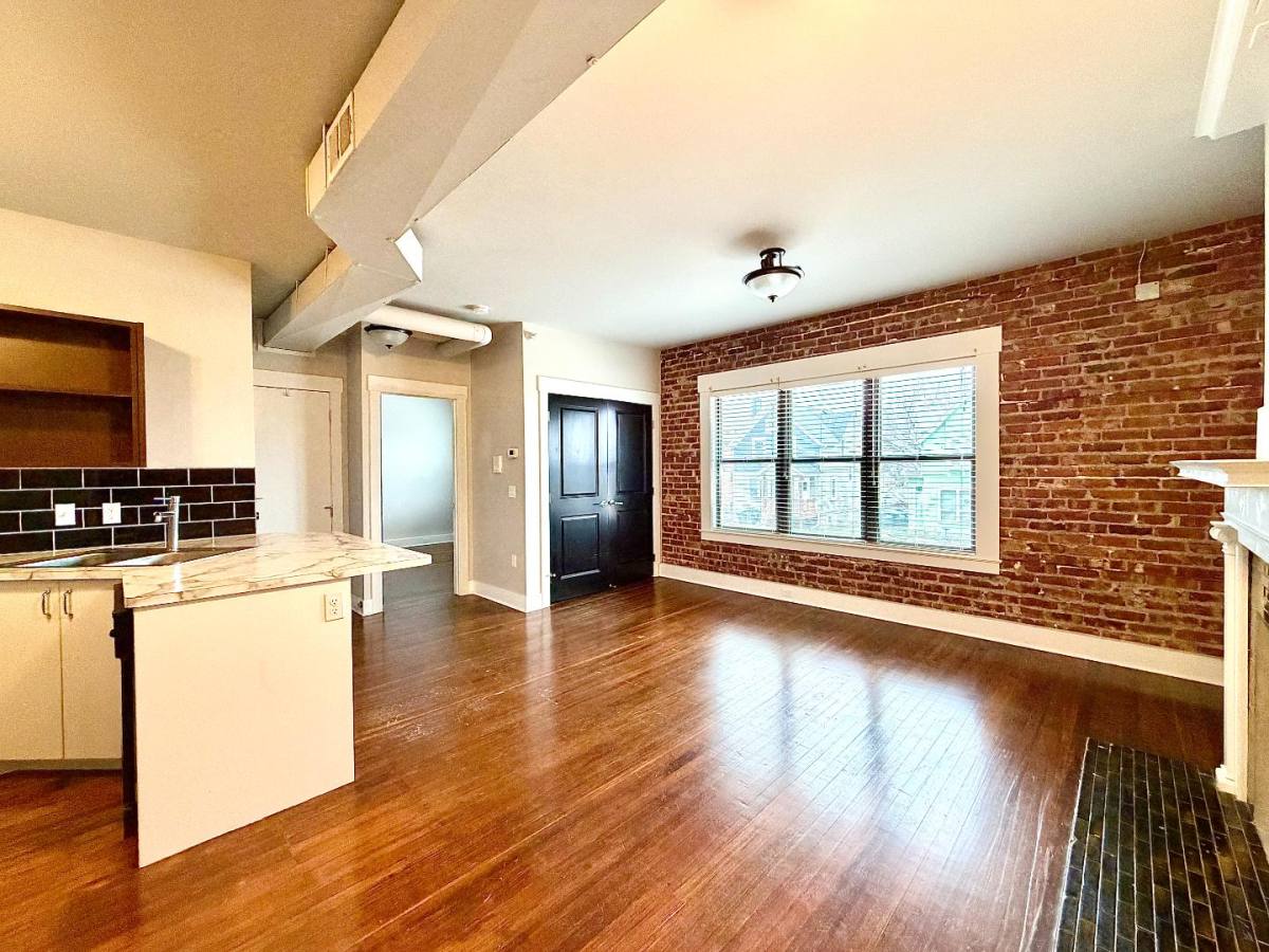 Apartment for rent at 1003 S 30th Ave #1, Omaha, NE 68105
