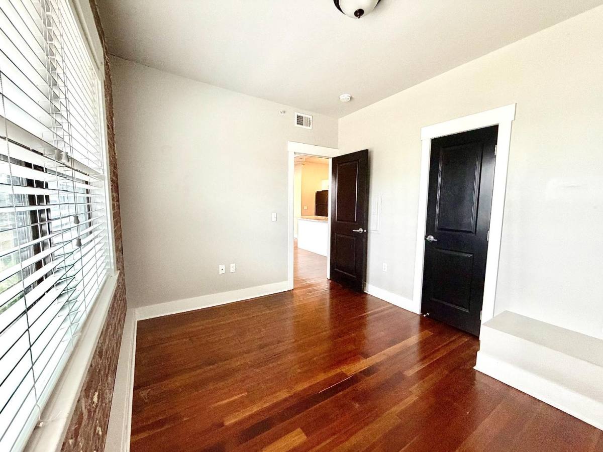 Apartment for rent at 1003 S 30th Ave #1, Omaha, NE 68105