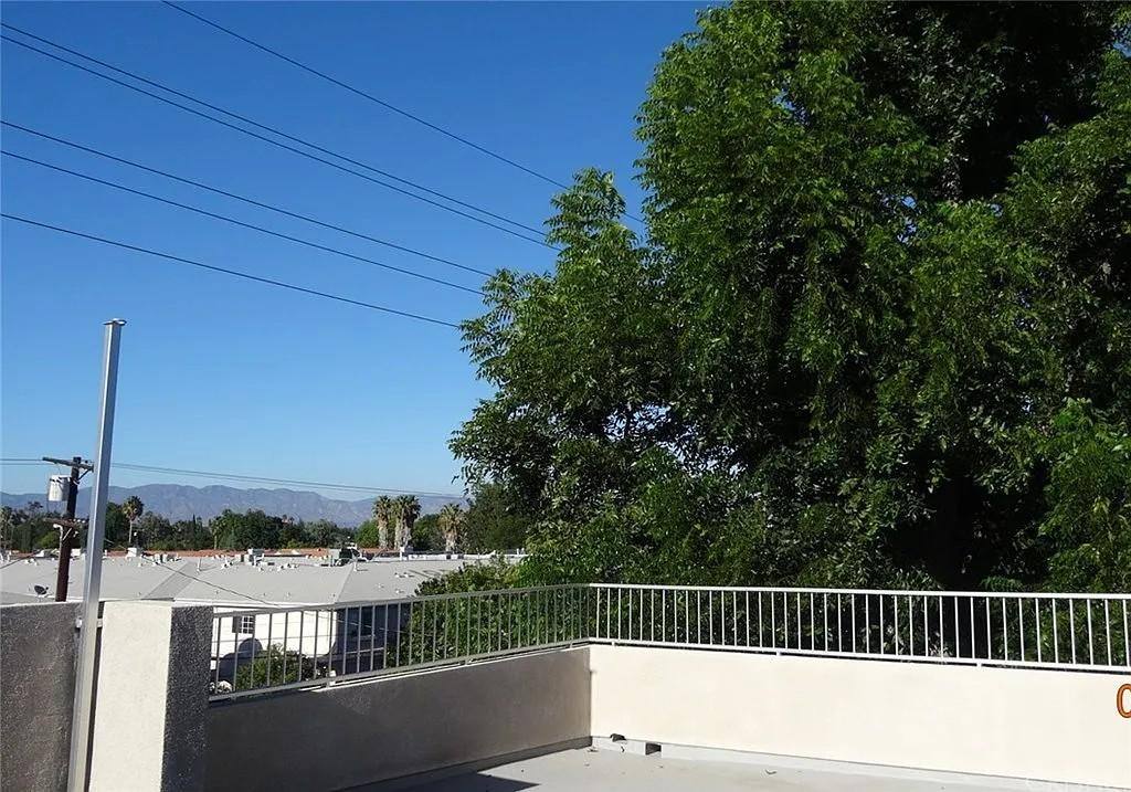 Townhouse for rent at 18358 Saticoy St #101, Reseda, CA 91335