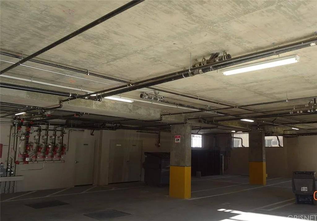 Townhouse for rent at 18358 Saticoy St #101, Reseda, CA 91335