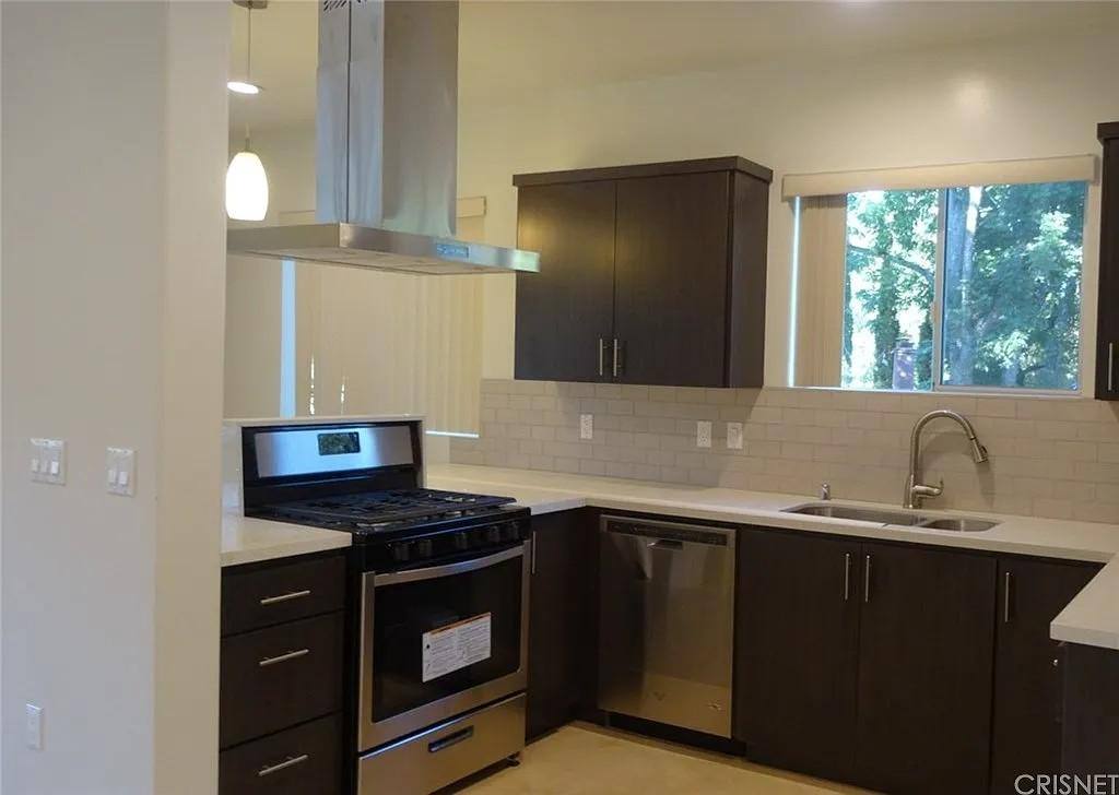 Townhouse for rent at 18358 Saticoy St #101, Reseda, CA 91335