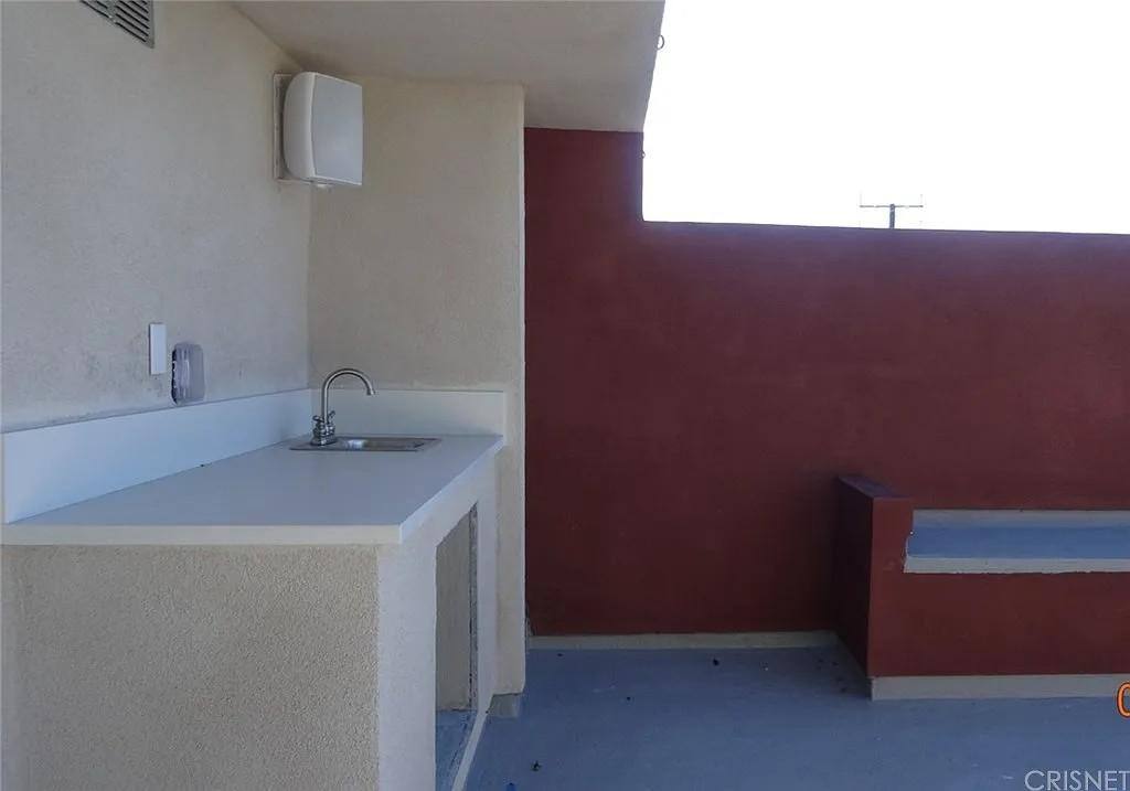 Townhouse for rent at 18358 Saticoy St #101, Reseda, CA 91335