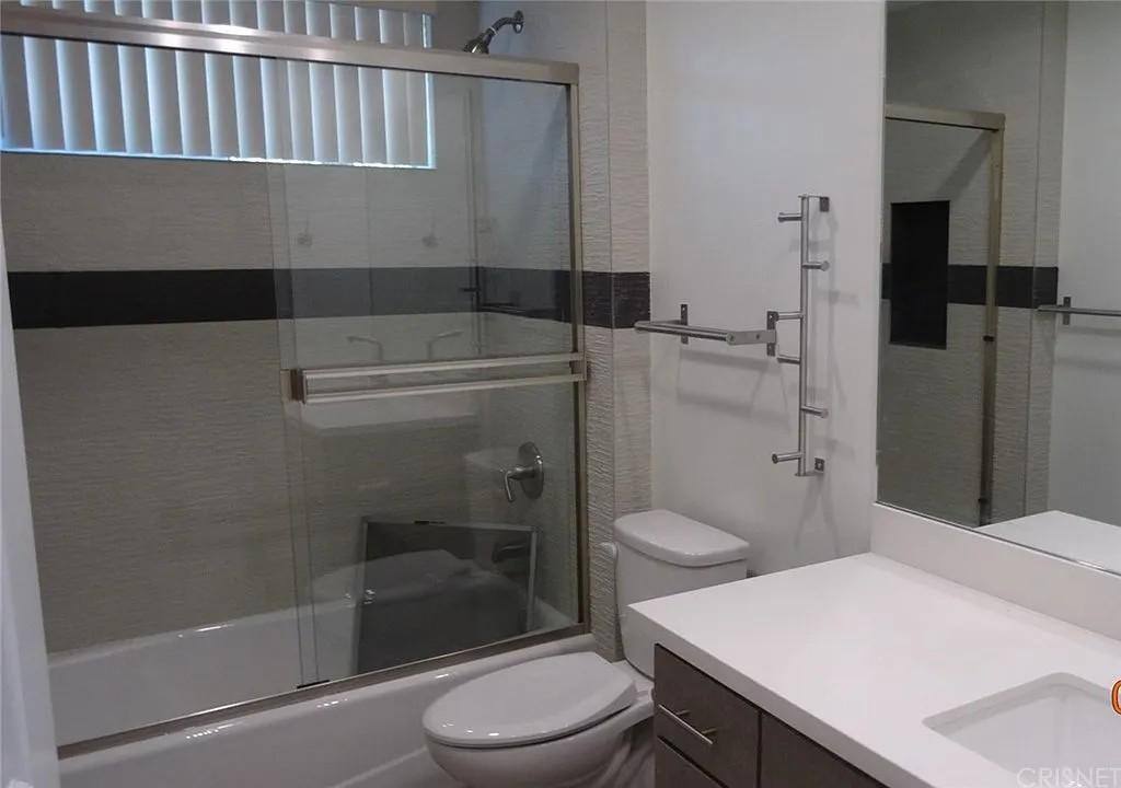 Townhouse for rent at 18358 Saticoy St #101, Reseda, CA 91335