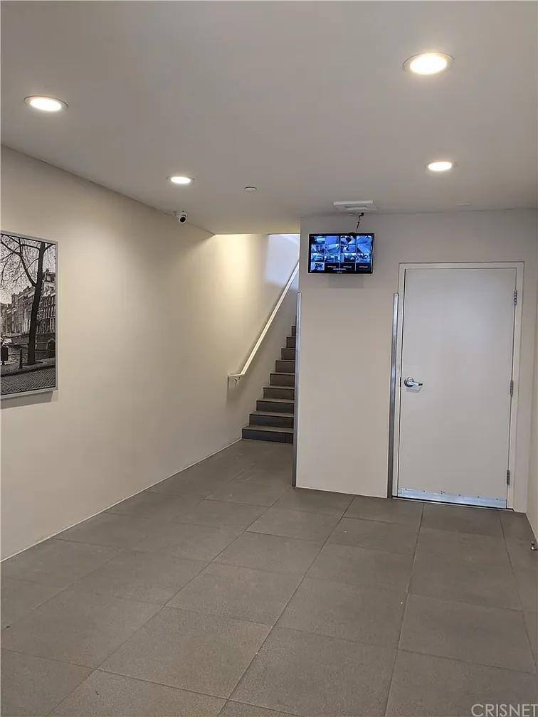 Townhouse for rent at 18358 Saticoy St #101, Reseda, CA 91335