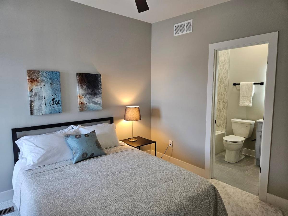 Townhouse for rent at 1014 E Long St A -Uni, Columbus, OH 43203
