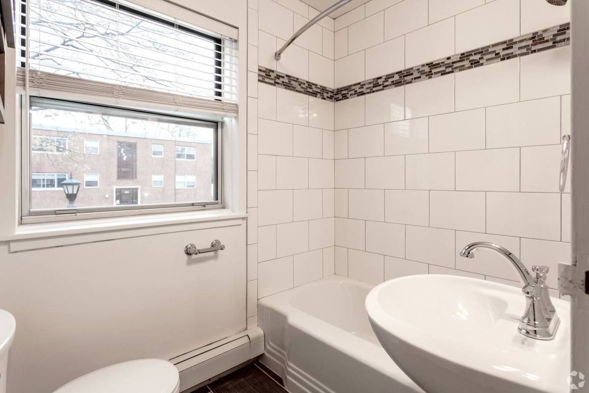 Apartment for rent at Yg Flats, 2052 Yorkshire Ave #2, Saint Paul, MN 55116