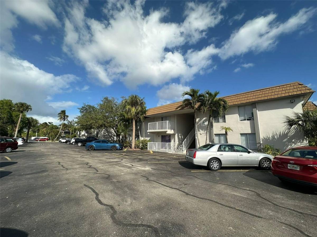 Apartment for rent at 1830 Maravilla Ave, Fort Myers, FL 33901