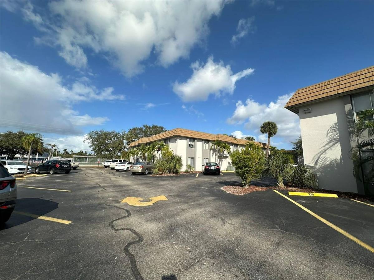 Apartment for rent at 1830 Maravilla Ave, Fort Myers, FL 33901