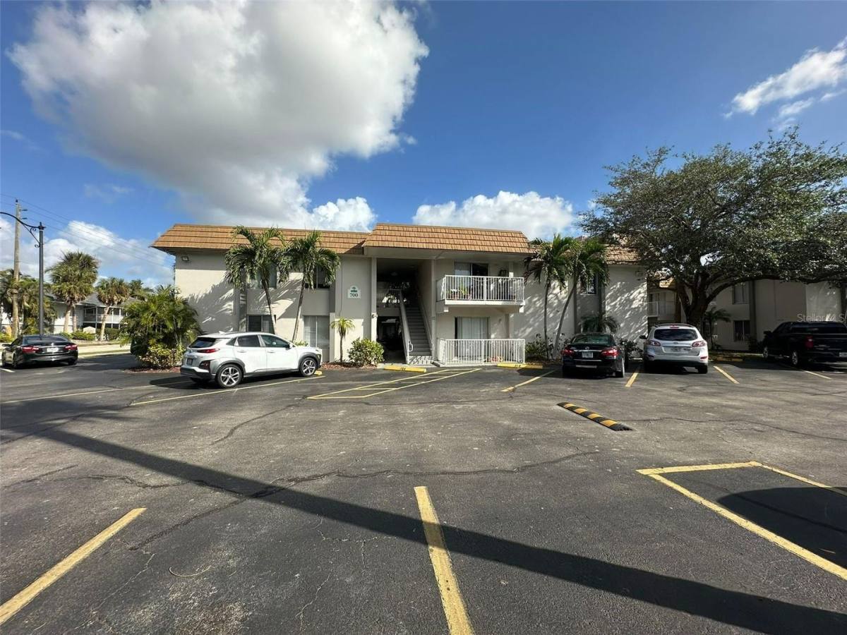 Apartment for rent at 1830 Maravilla Ave, Fort Myers, FL 33901