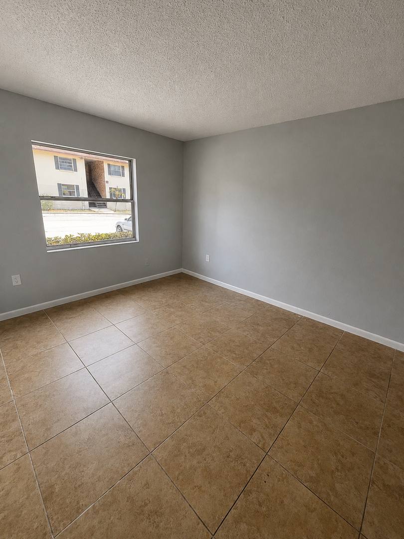 Apartment for rent at 927 N Iowa, Lakeland, FL 33801