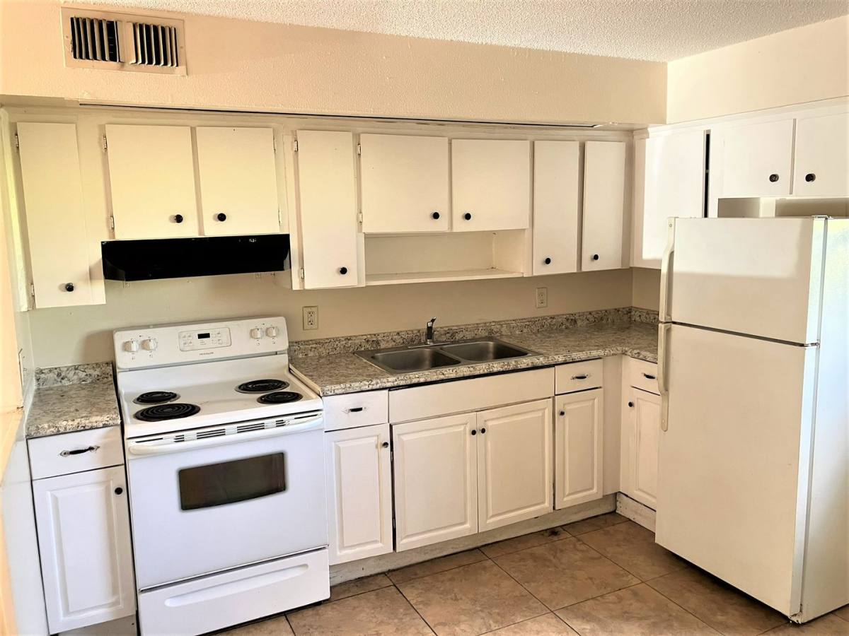 Apartment for rent at 927 N Iowa, Lakeland, FL 33801